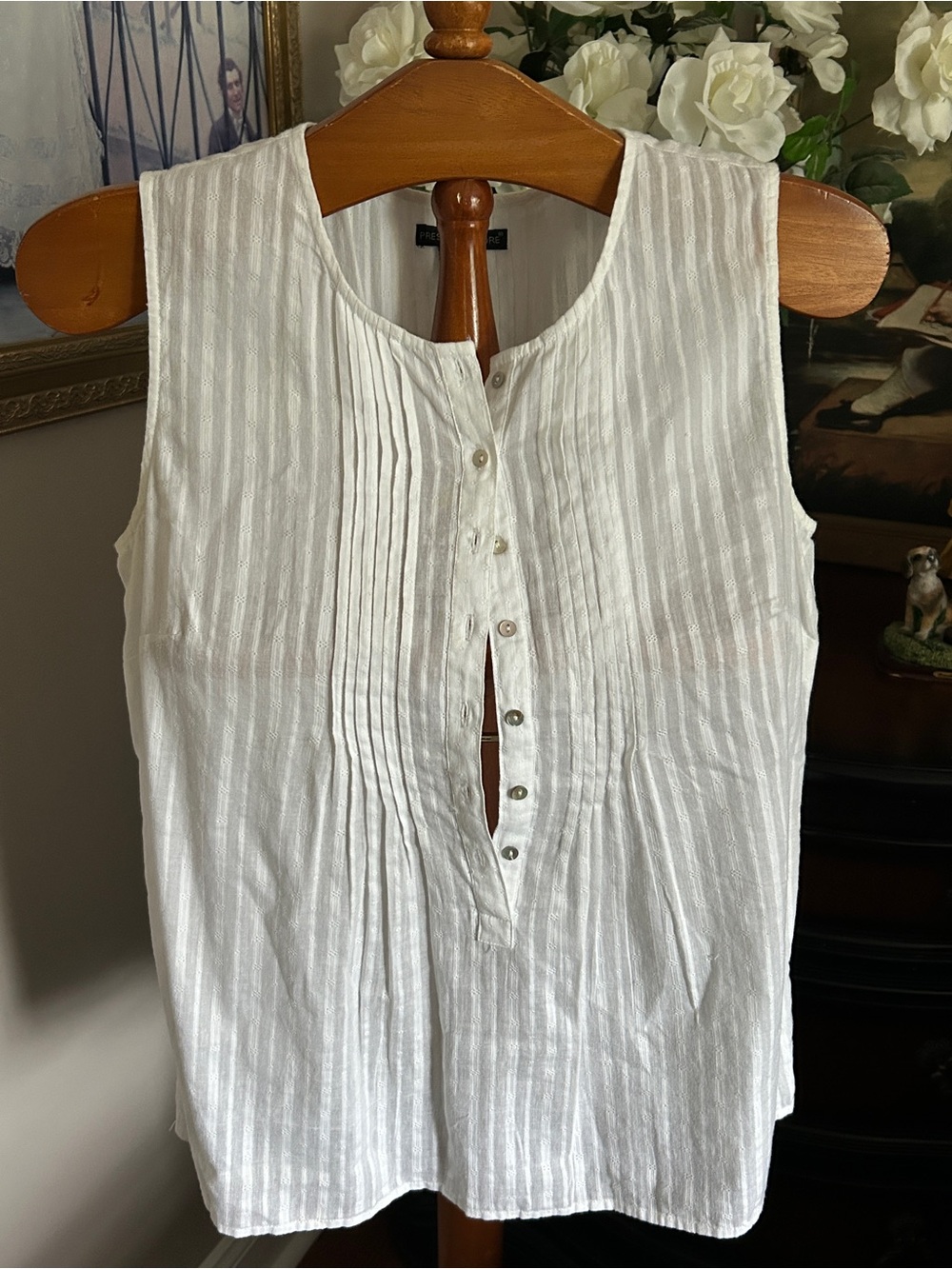 Preswick & Moore White Sleeveless Pintuck Button Placket Cotton Top blouse Sz S